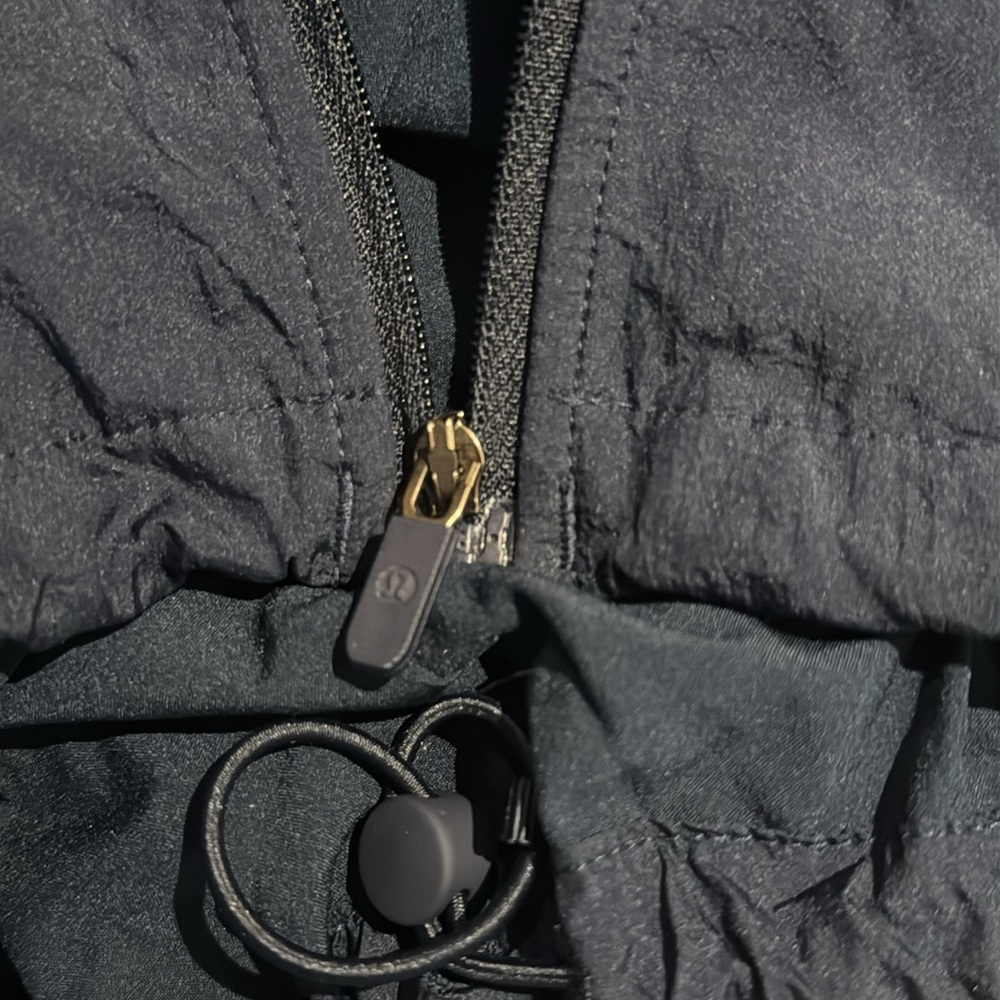 Lululemon License to Train Lightweight Jacket NWT - Picture 14 of 14